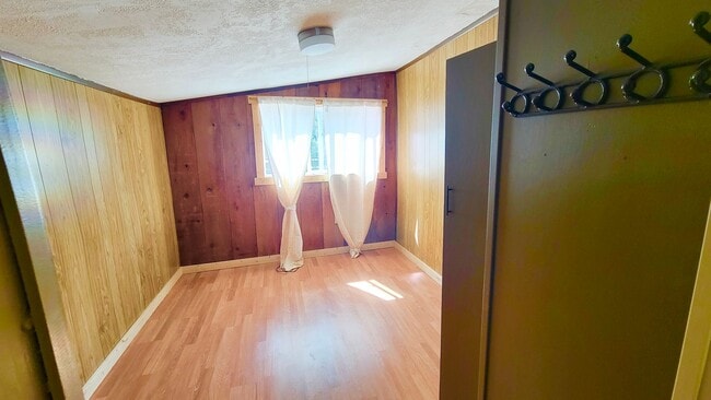 Building Photo - Adorable 2 bed 1 bath home with great views!