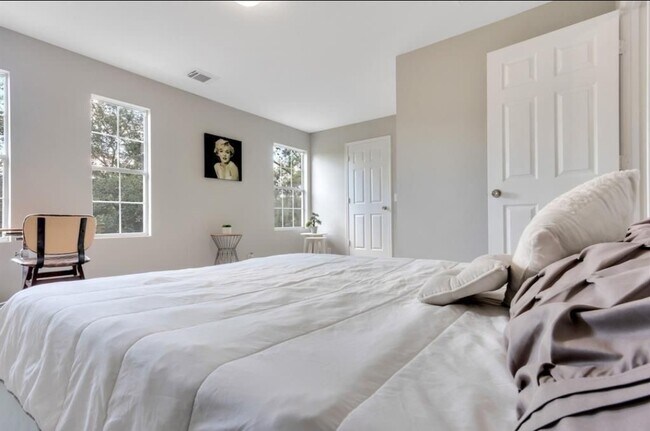 Building Photo - 23843 Single Oak St