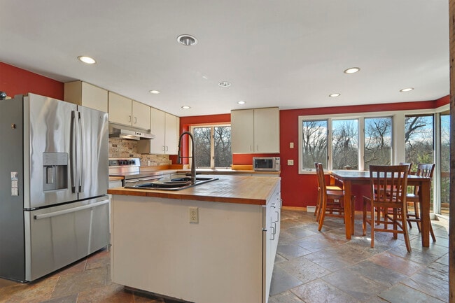 Building Photo - 6147 Taylor Ave