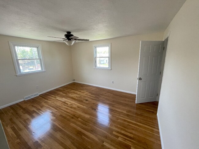 Building Photo - 16 Totman Dr