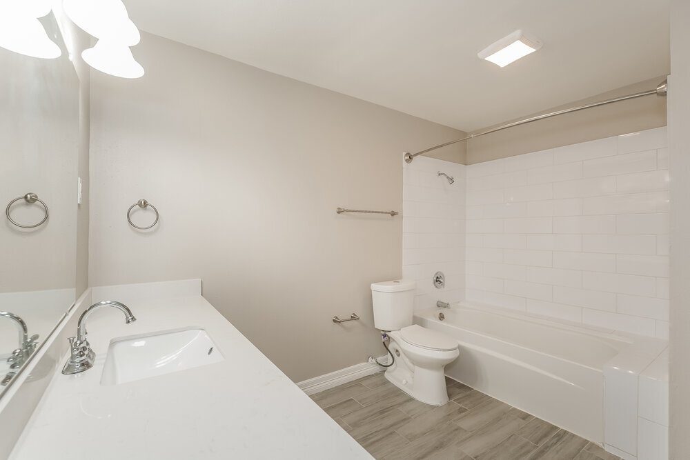 Building Photo - 15411 La Loma Dr