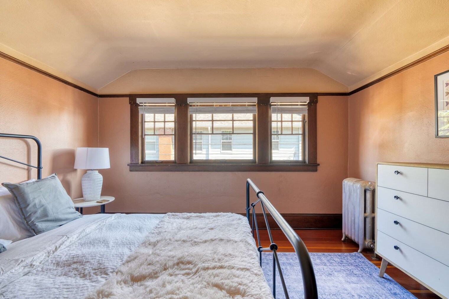 Building Photo - 2034 NE Flanders St