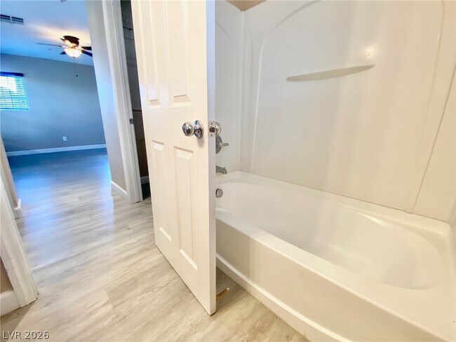 Building Photo - 1060 Paradise Coach Dr