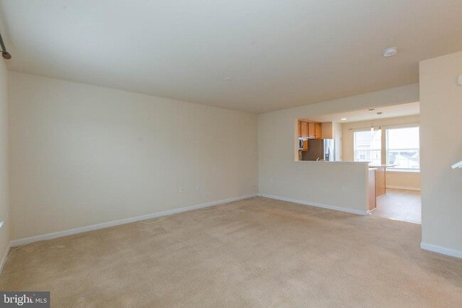 Building Photo - 440 Rumbling Rock Rd