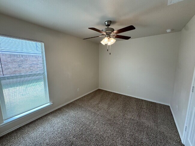 Building Photo - Stunning House Located Minutes From Elementary & Close Access To Marsha Sharp Fwy!