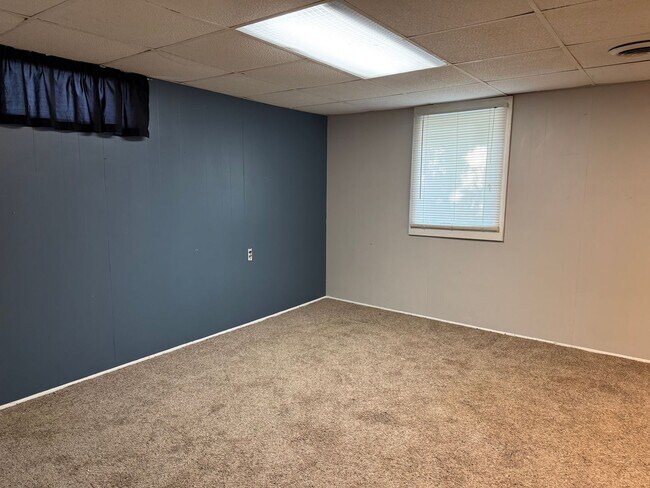 Building Photo - 4 Bedroom 2 Bath - North Fargo