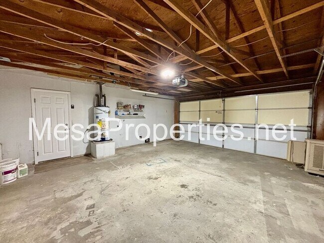 Building Photo - 19158 Live Oak St