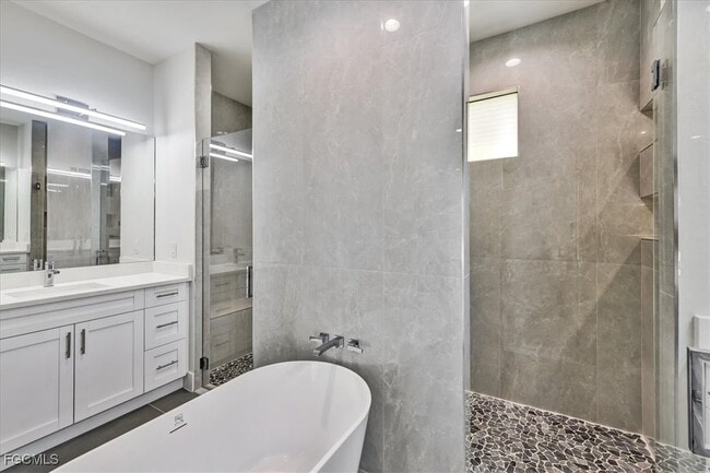 Building Photo - 2602 SW 27th St