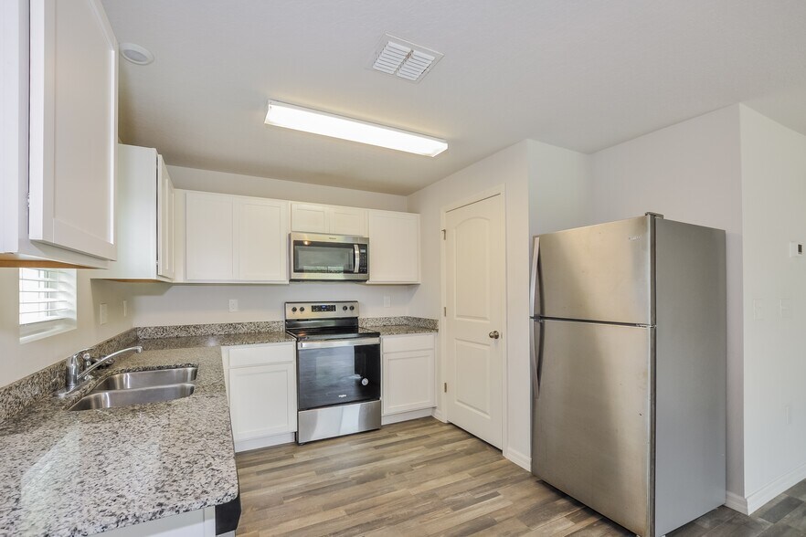 Building Photo - 23 Ryecliffe Dr