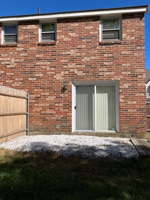 Building Photo - 2 Woburn St