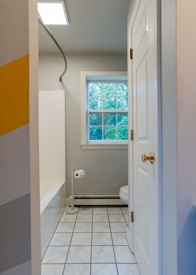 Building Photo - Charming 3BR/ 1.5BA South Portland Residence