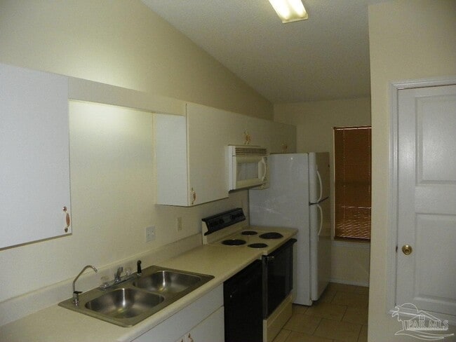 Building Photo - 8136 Heirloom Dr