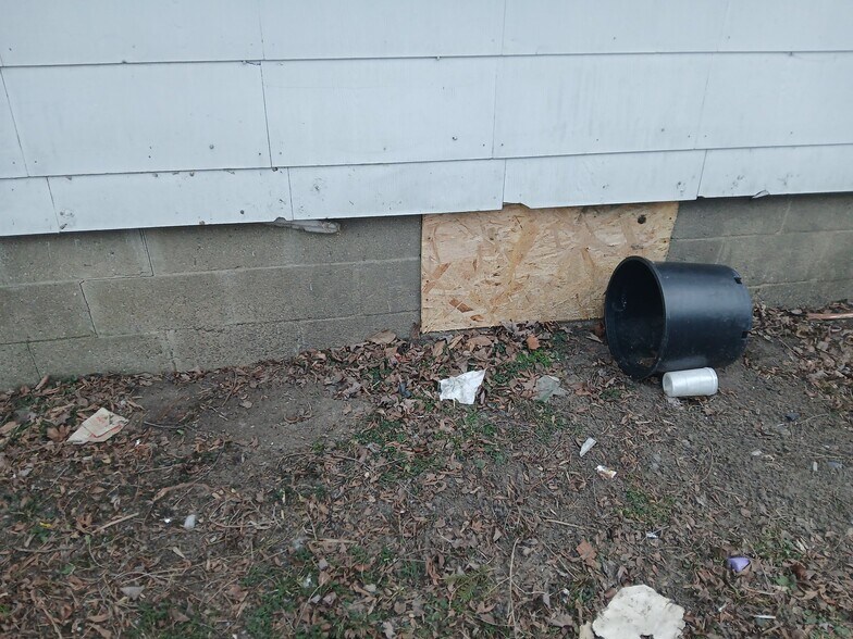 Building Photo - 912 Waldman Ave