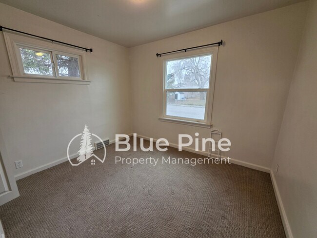 Building Photo - 485 N Higbee Ave