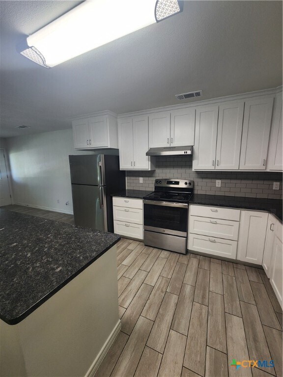 Building Photo - 907 E 3rd St