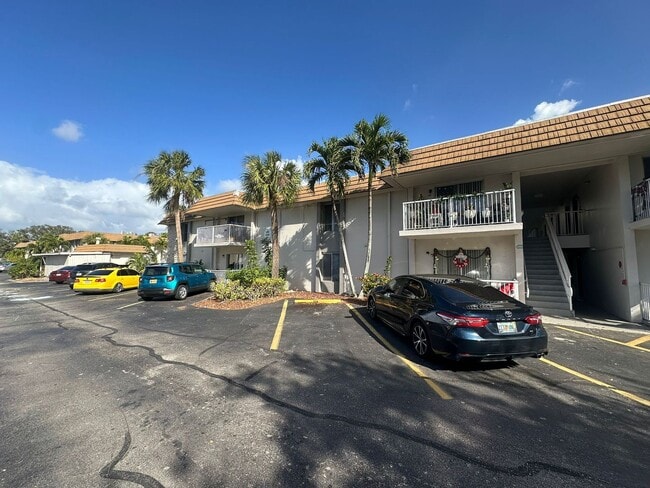 Building Photo - 1830 Maravilla Ave