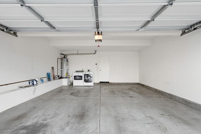 Building Photo - Oceanside - Pelican Cove Townhouse!