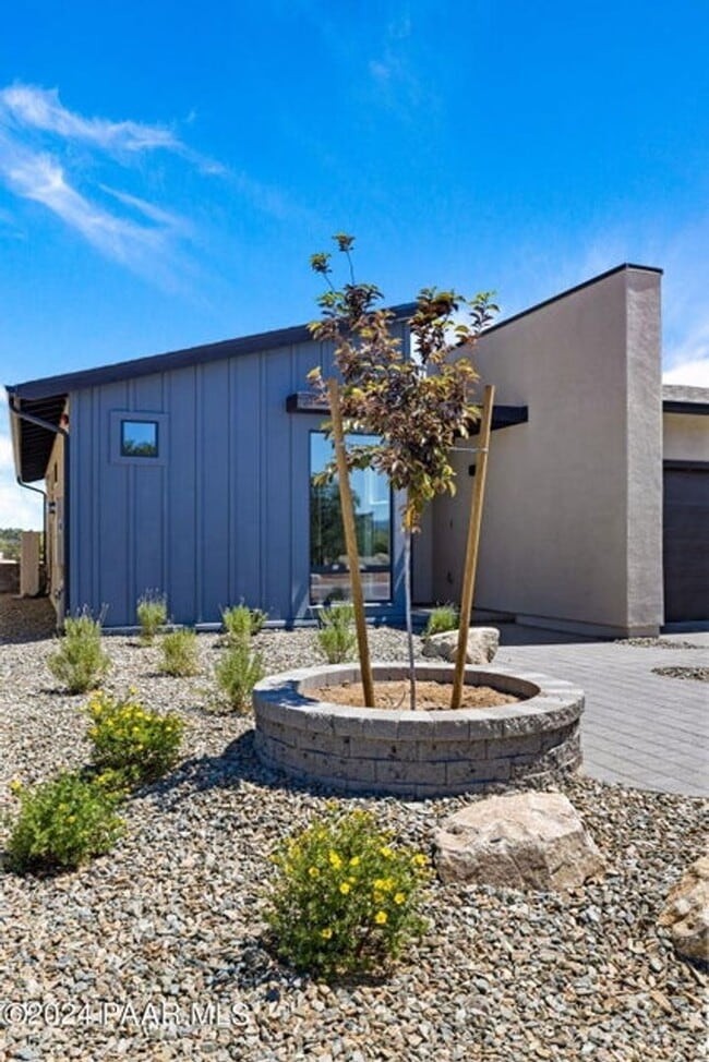 Building Photo - Beautiful Home in a Stunning 55+ Community...