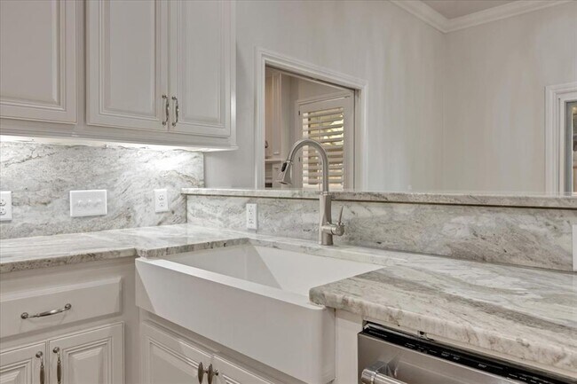 Building Photo - 6313 Glenbrook Ct