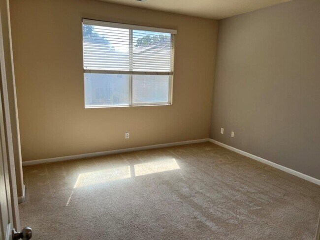 Building Photo - Modern 3 Bedroom 2 Bath 2 Story Vacaville Pets OK *Star Rentals