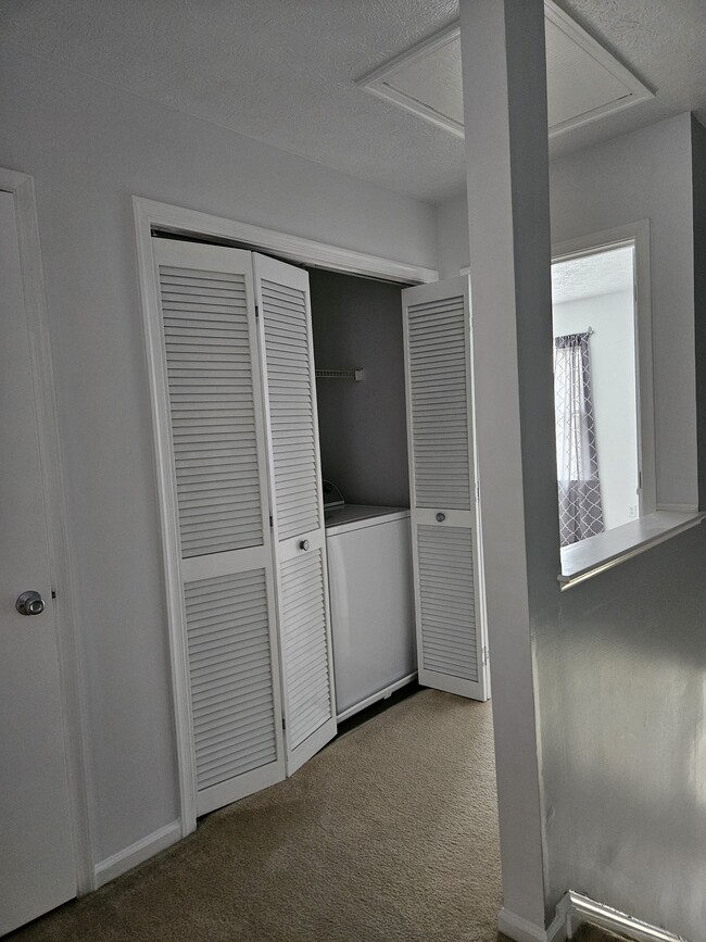 Building Photo - 309 Crestwood Ct