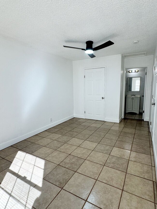 Building Photo - Charming Ground-Floor Apartment in Gated Community