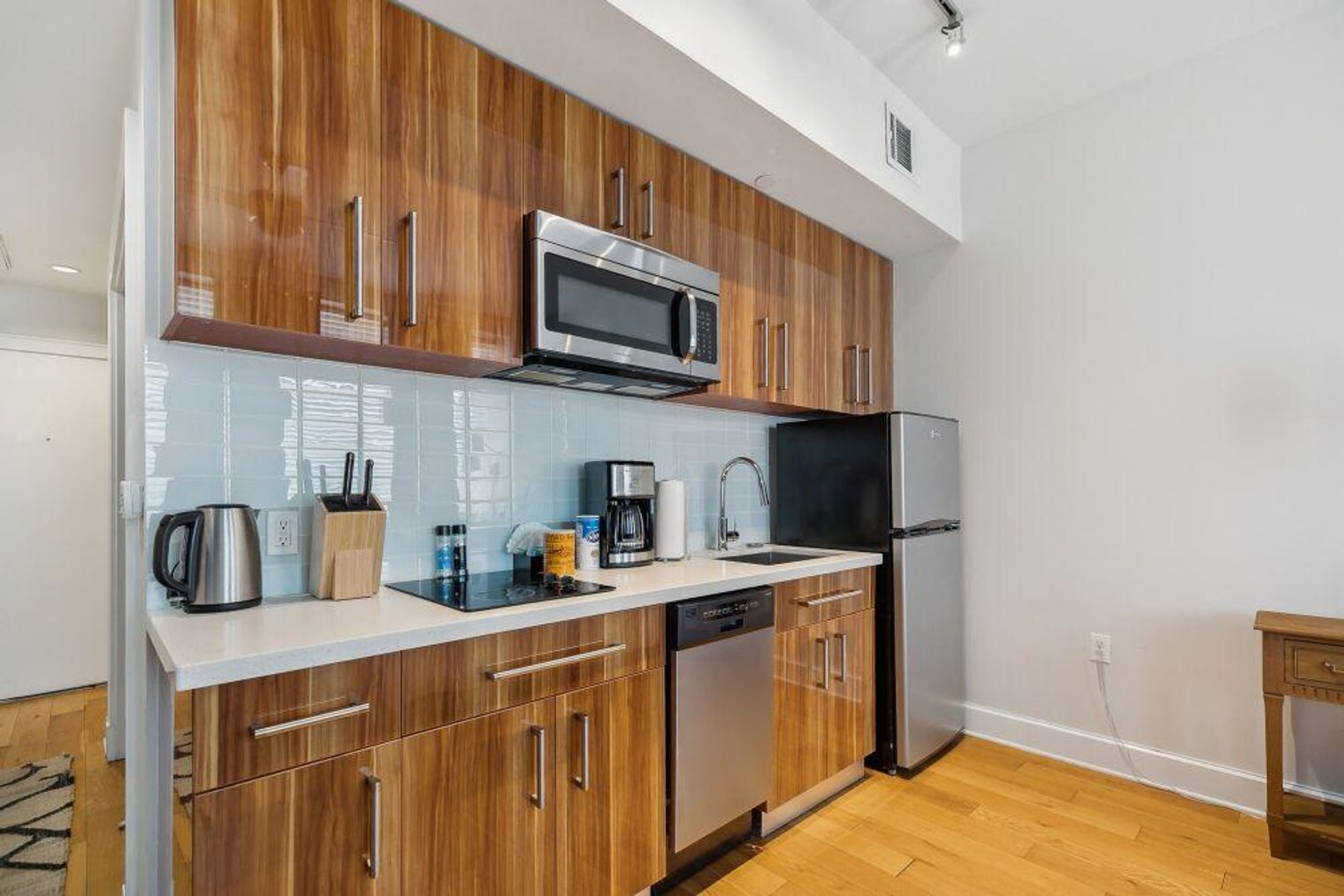 Building Photo - 925 Common St