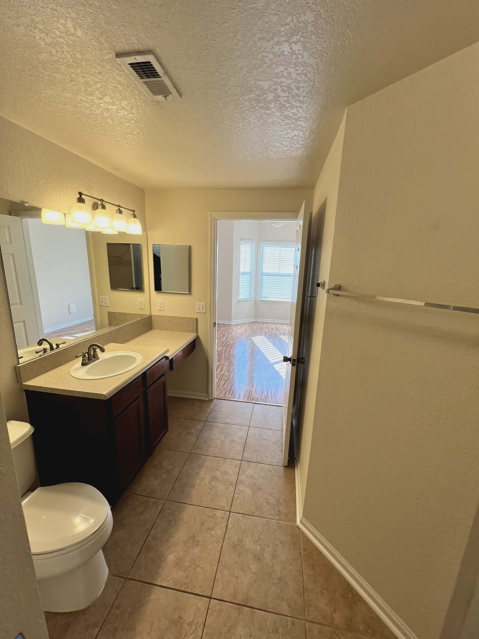 Building Photo - 2801 Chancellorsville Dr