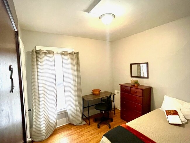 Building Photo - 916 Ackerman Ave