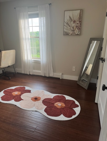 Building Photo - 434 Horseback Rd