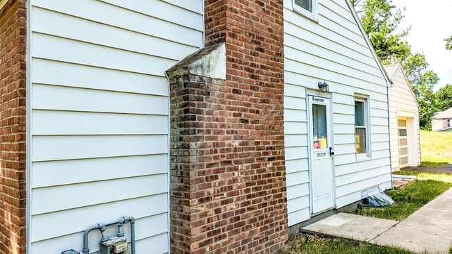 Building Photo - 3 Bedrooms, 1.5 Bathrooms - Guilderland Schools