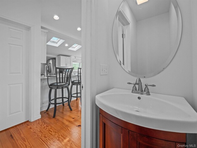 Building Photo - 99 Lake Shore Rd