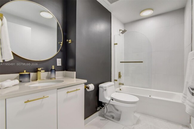 Building Photo - 3250 NE 1st Ave