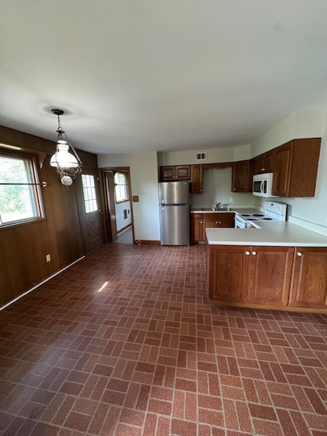Building Photo - 8314 Sunny Ln