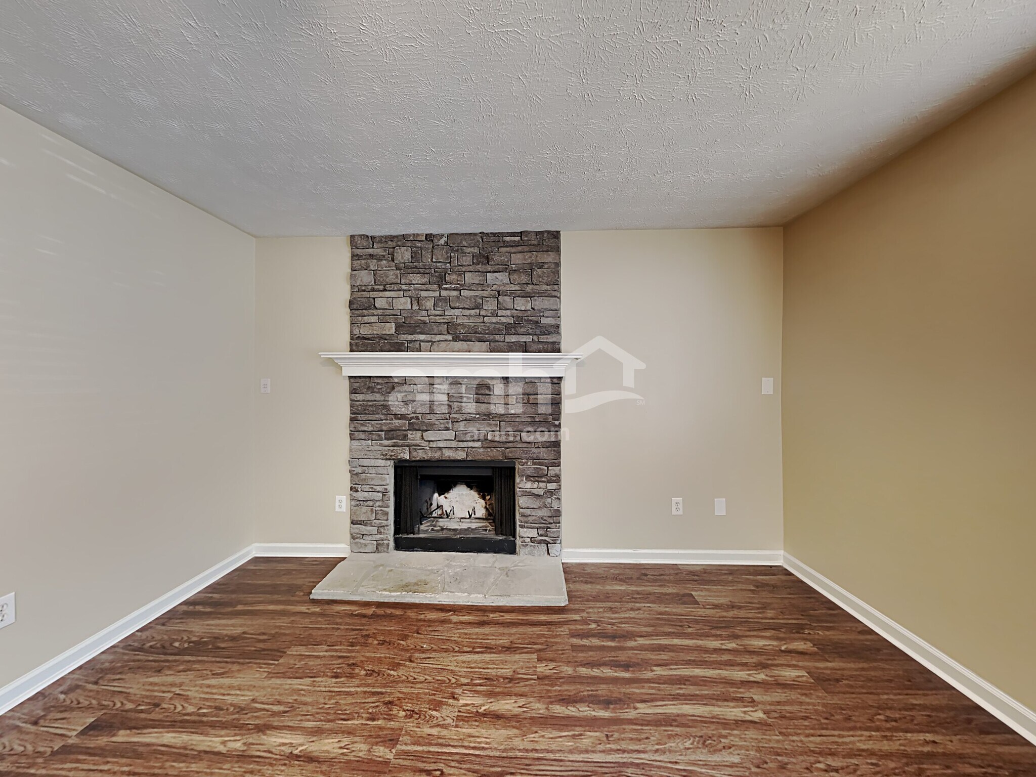 Building Photo - 322 Hillcrest Ln