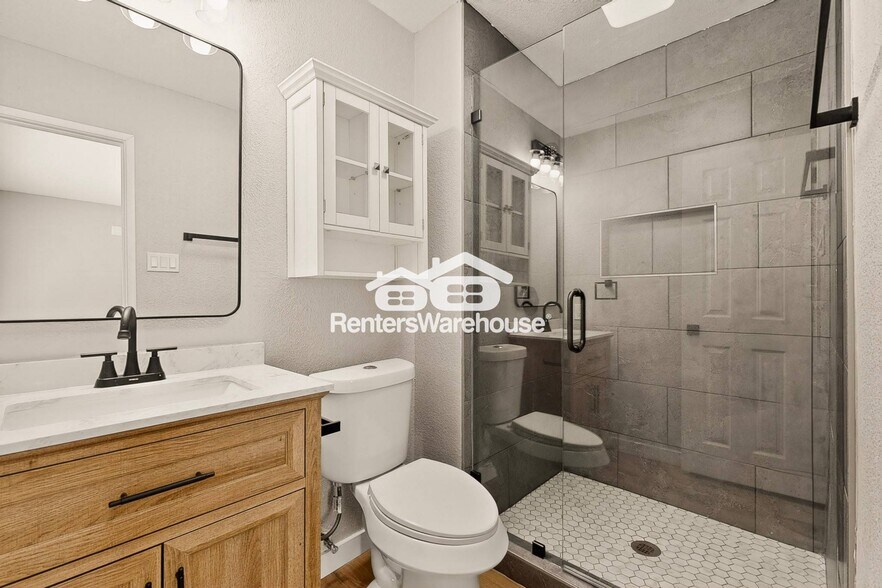 Building Photo - 913 Overdowns Dr