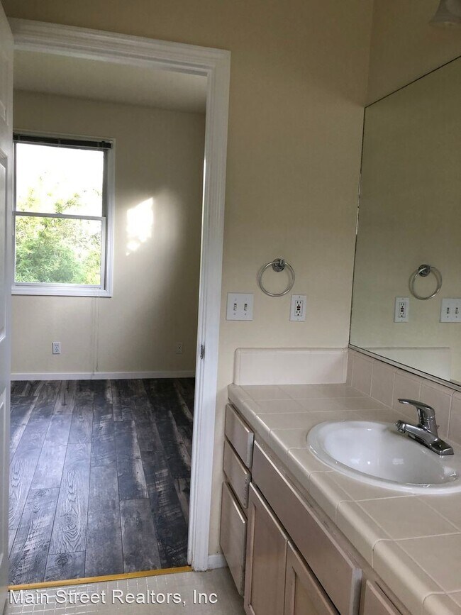 Building Photo - 1 br, 1 bath House - 421 Washington St