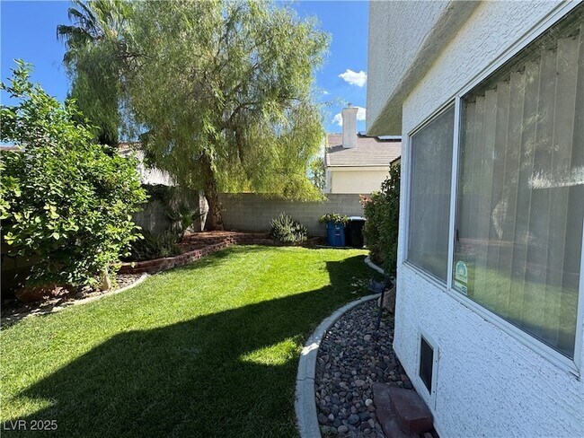 Building Photo - 2053 Smoketree Village Cir