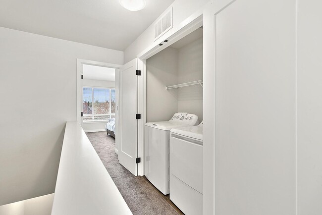 Building Photo - Spacious 3 Bedroom, 3 Bath Townhome with 1...