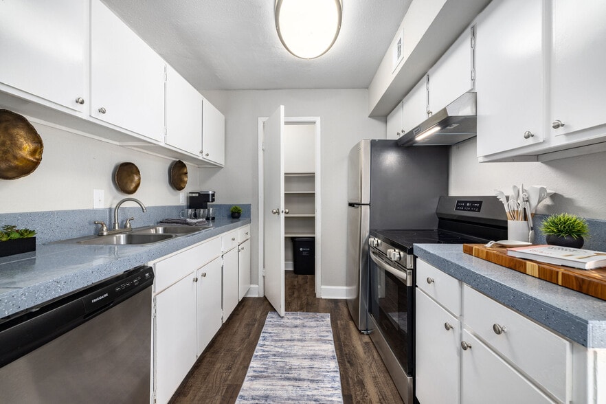 Primary Photo - Serena Apartment Homes