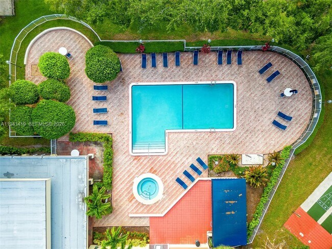 Building Photo - 1977 SW 15th St