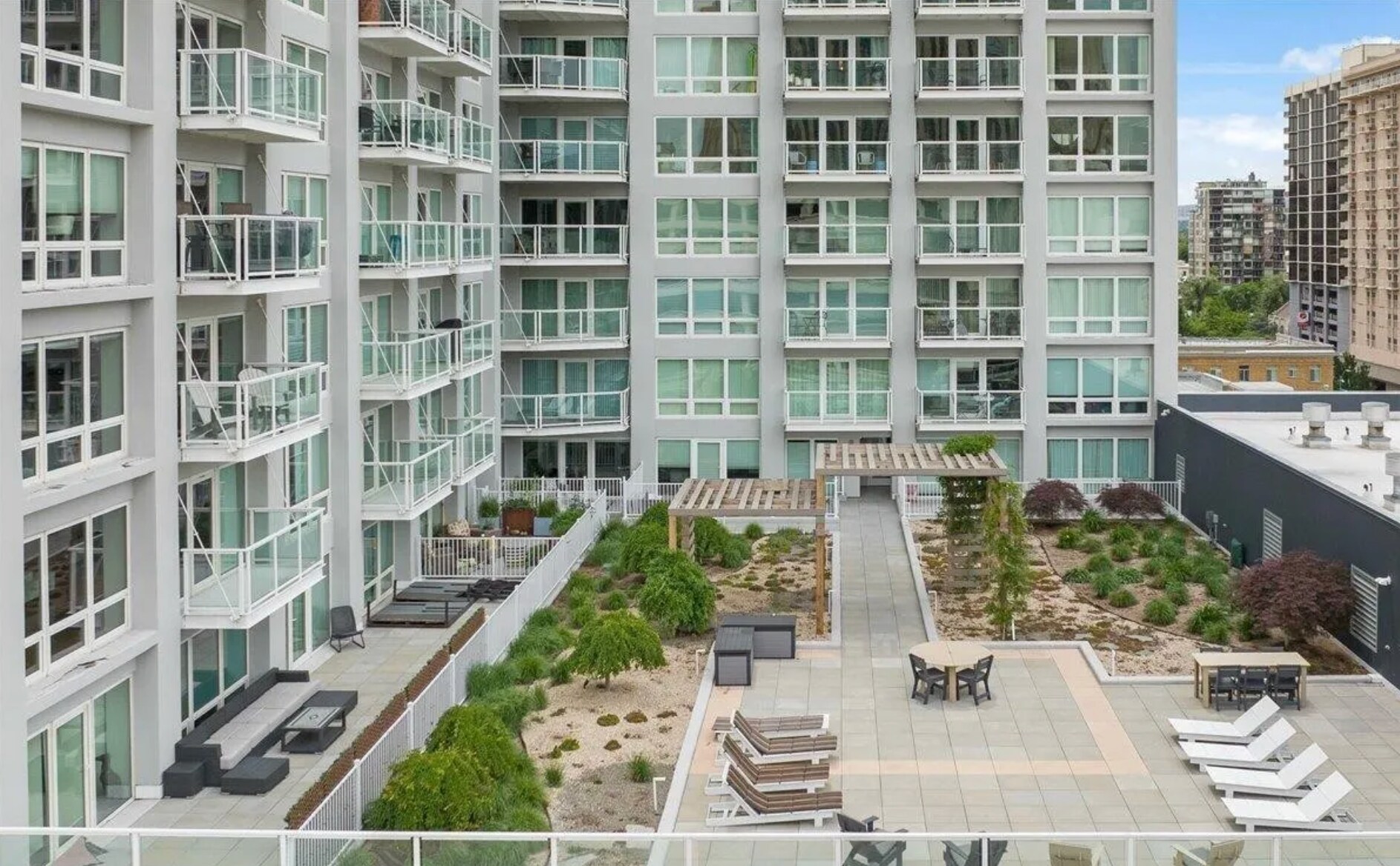 Garden deck - 255 N Sierra St