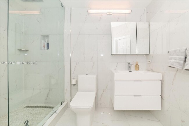 Building Photo - 17150 N Bay Rd