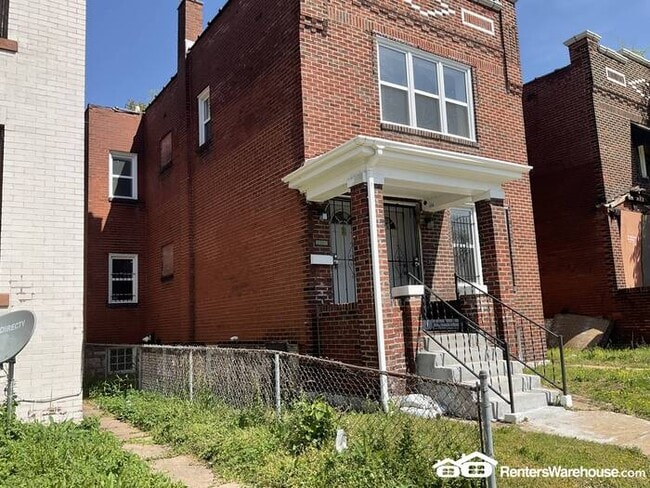 Building Photo - Completely Renovated New and Open Concept ...