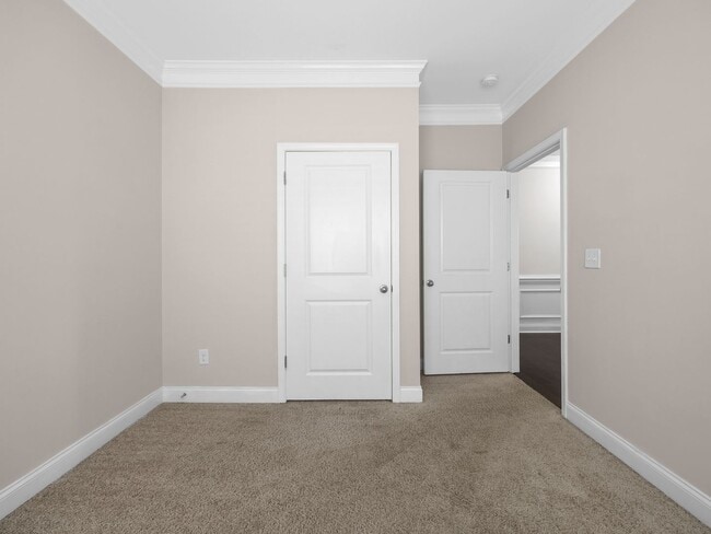 Building Photo - Beautiful 4 BR, 2 BA Home, 2 Car Garage wi...