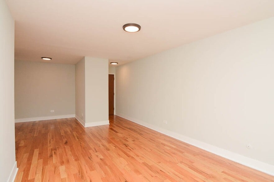 Building Photo - 701 Elm Pl