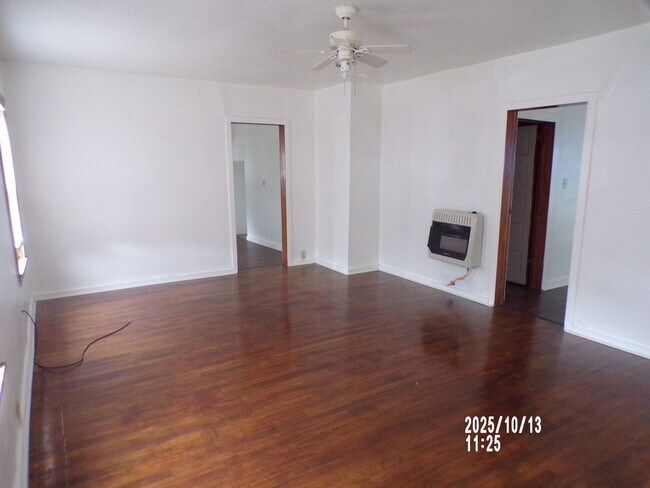 Building Photo - Very nice two-bedroom home located in the Walters area! One Dog under 20 lbs with owner approval!