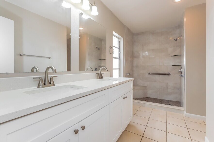 Building Photo - 4943 Cypress Trace Dr