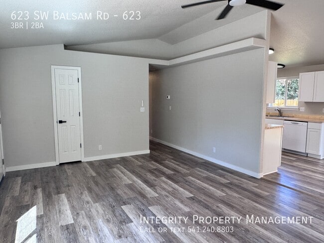 Building Photo - 623 SW Balsam Rd