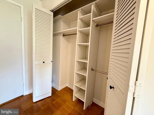 Building Photo - 10201 Grosvenor Pl